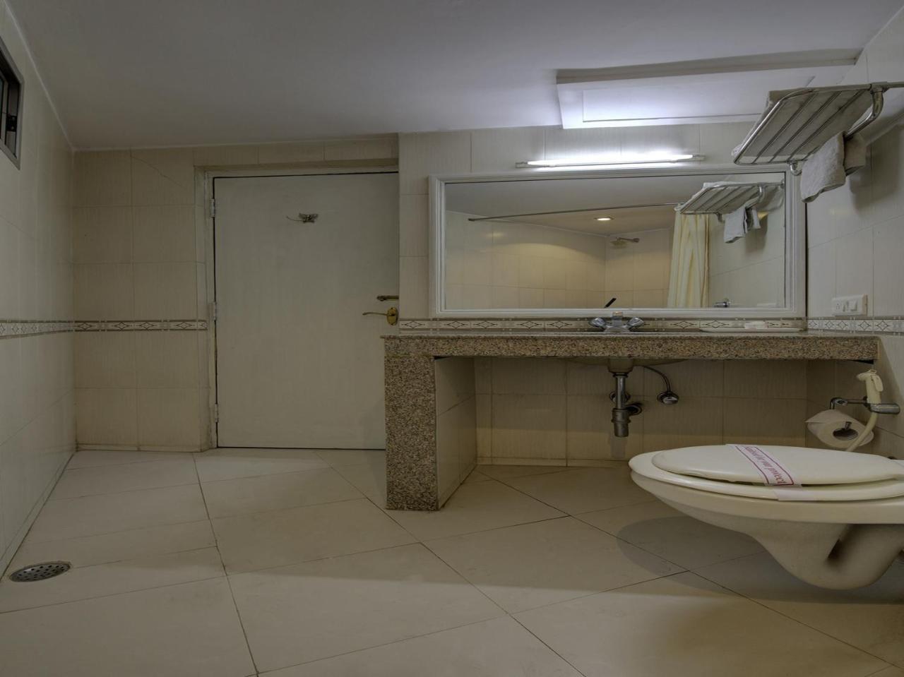 Oyo 1864 Hotel Yuvraj Ranchi Bagian luar foto